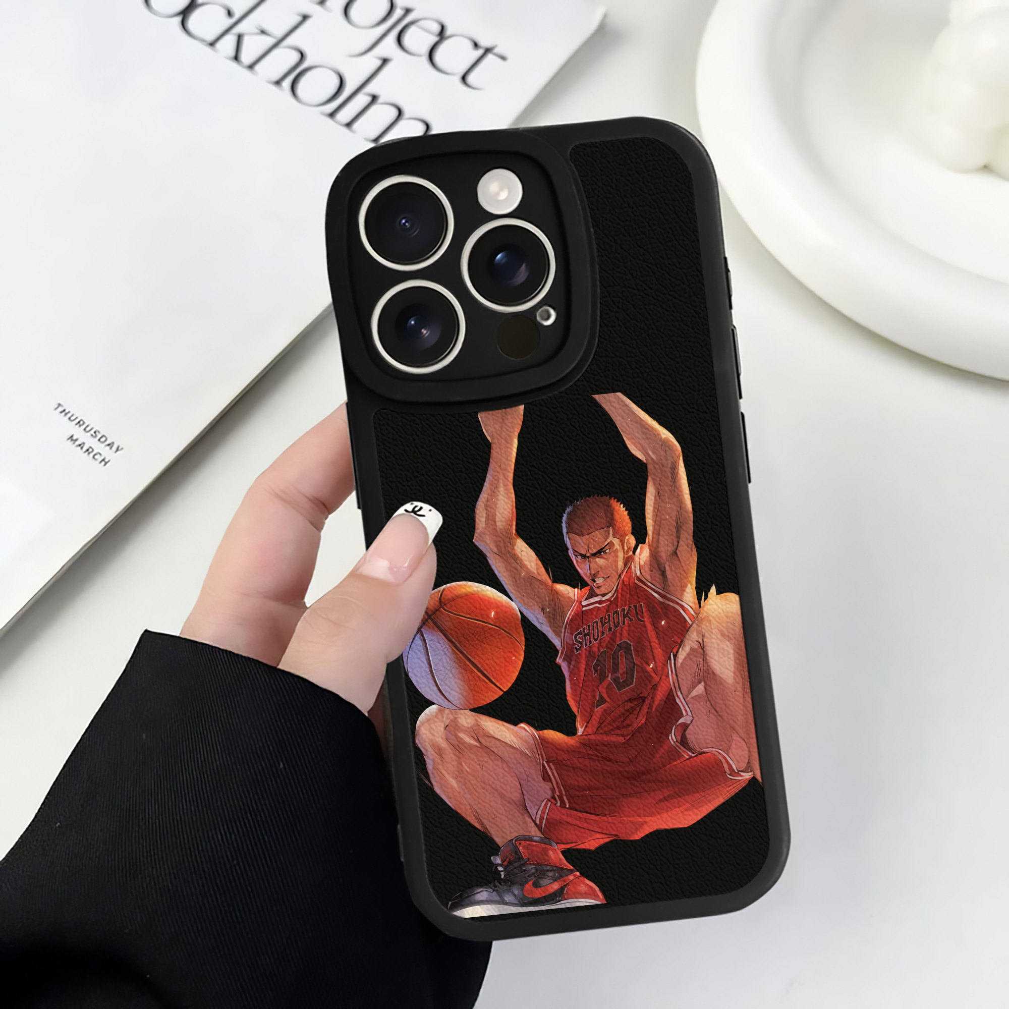（画像用） SLAM DUNK／スラムダンク 【iPhone 16シリーズ対応】シリコンスマホケース（レザー調） 材質：シリコン